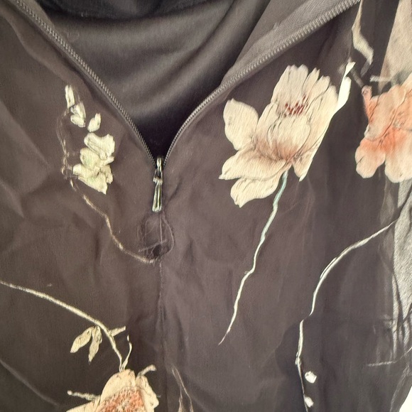 Katie May
Nami Gown - Picture 9 of 12